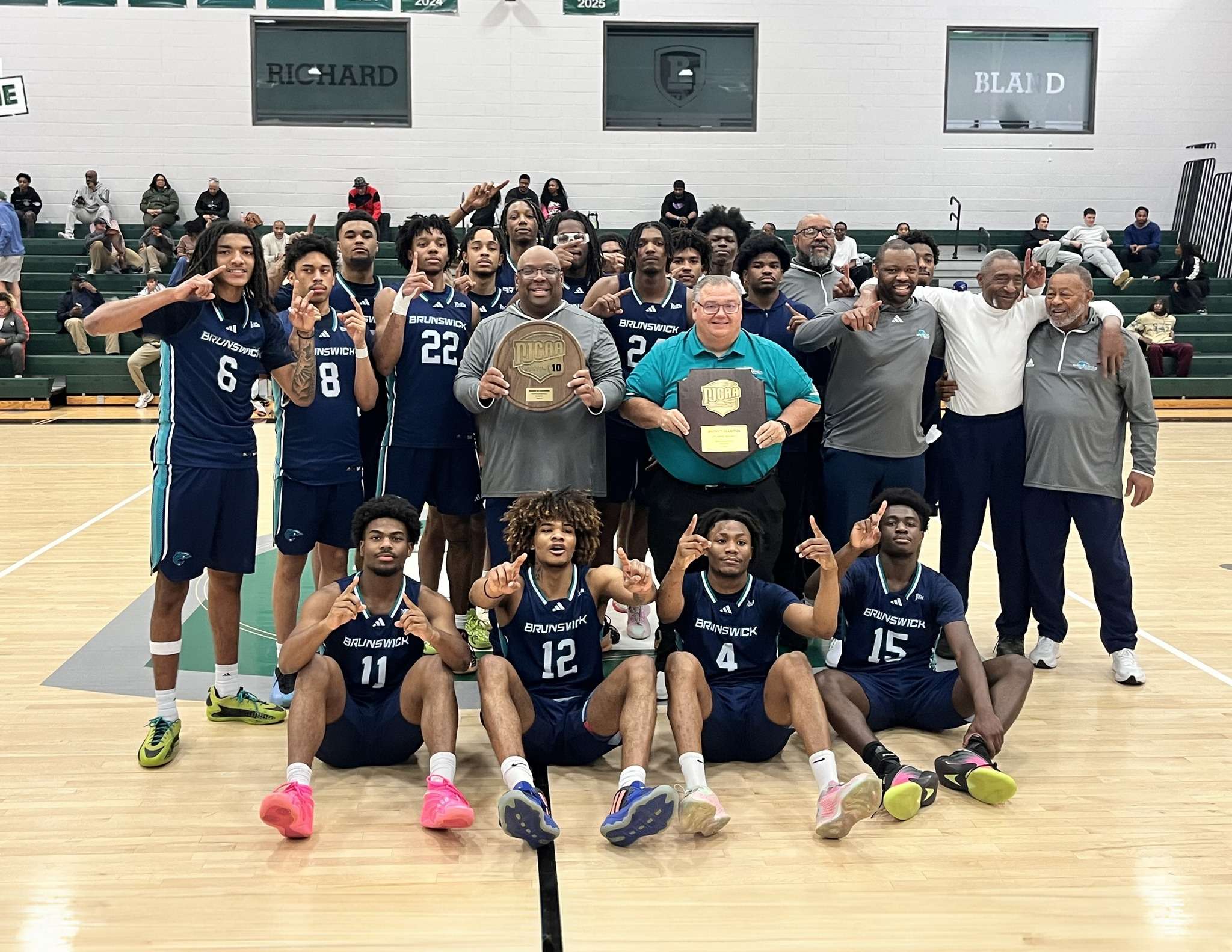 Dolphins Men's Basketball Team